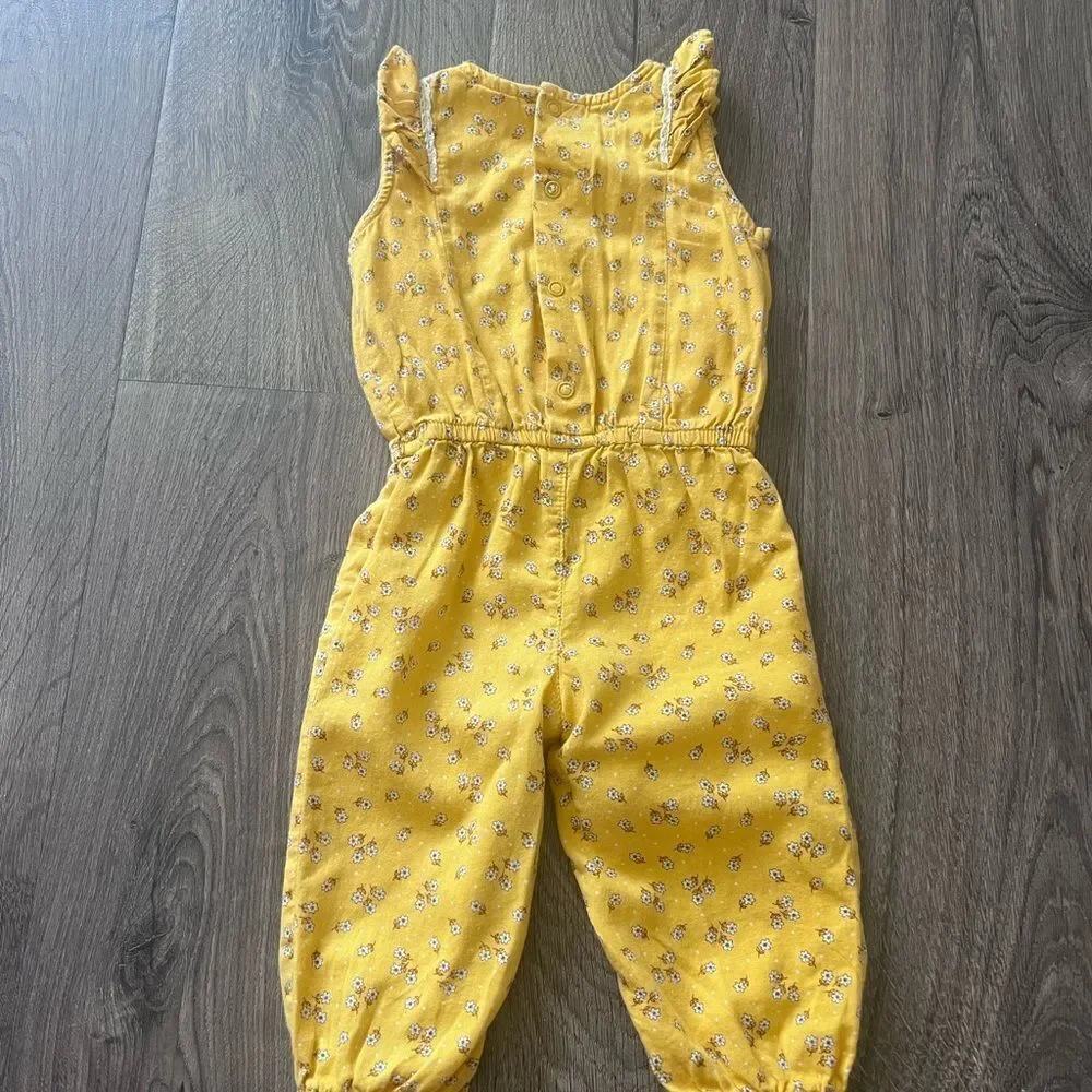 Carter's Ruf­fled Flo­ral-Print Jump­suit 9 m